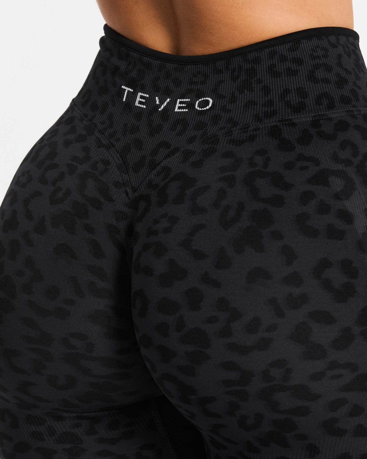 Contrastline Sculpt Scrunch Flared Leggings – Tall ‘Black Leopard’