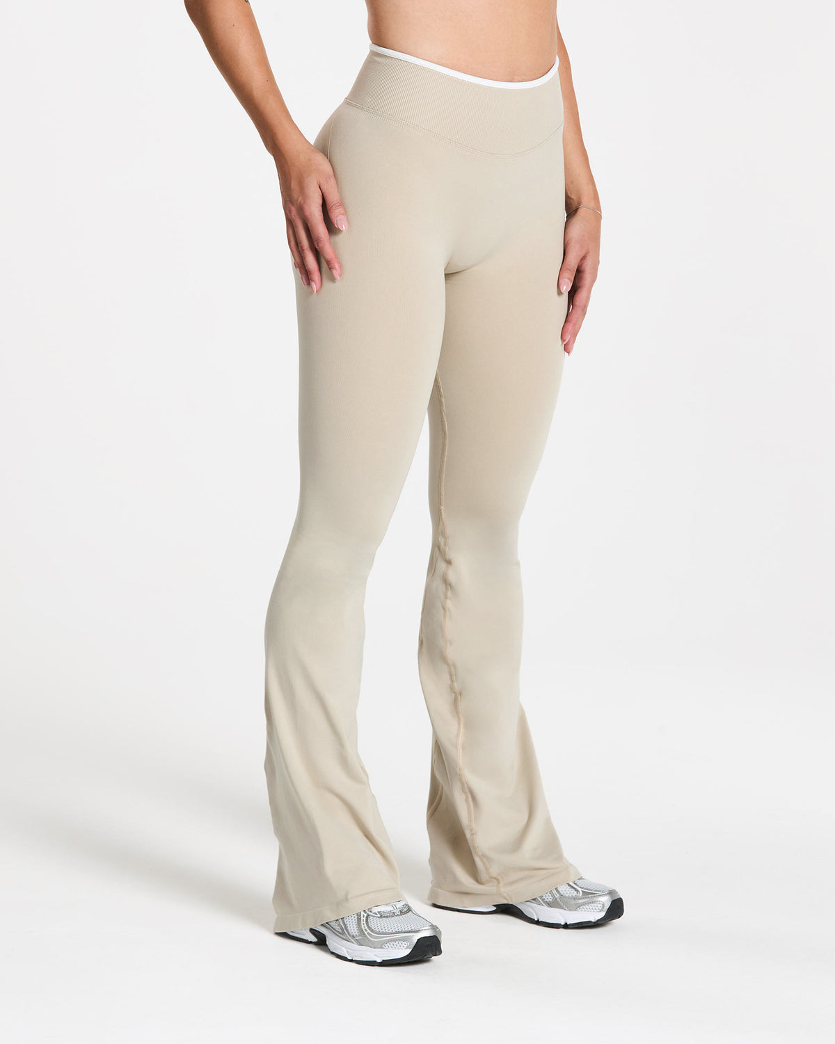 Contrastline Sculpt Scrunch Flared Leggings Tall "Cream"
