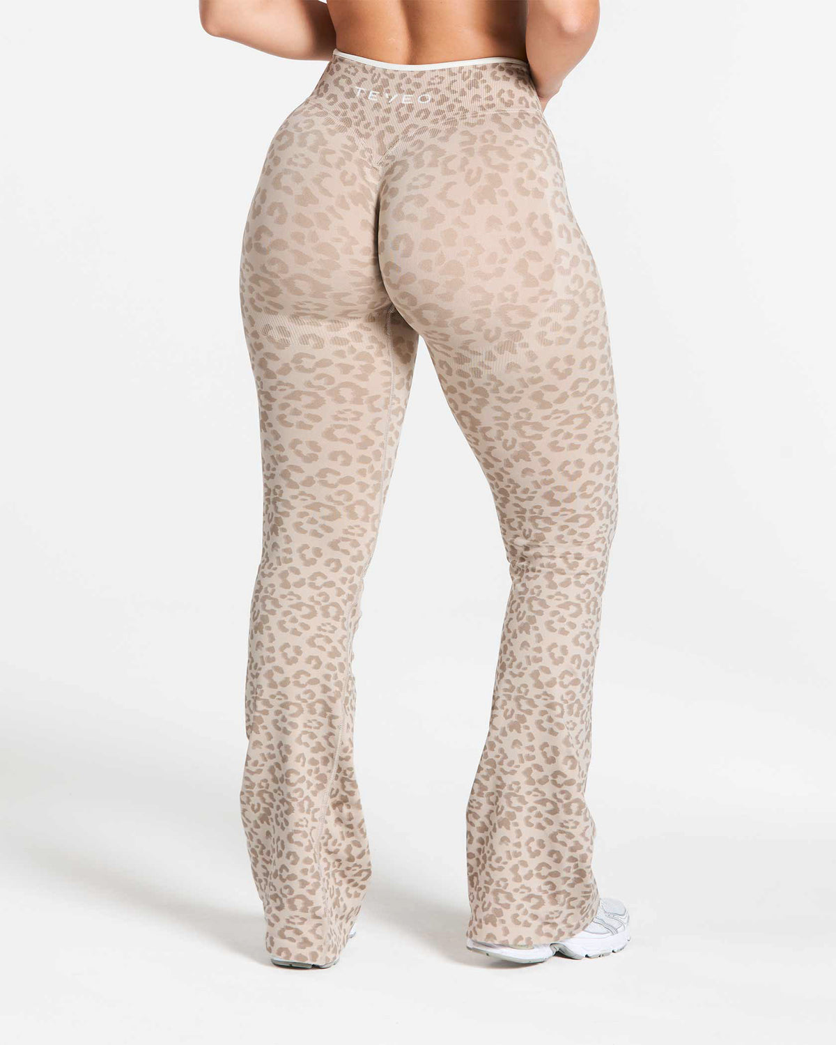 Contrastline Sculpt Scrunch Flared Leggings – Tall ‘Cream Leopard’