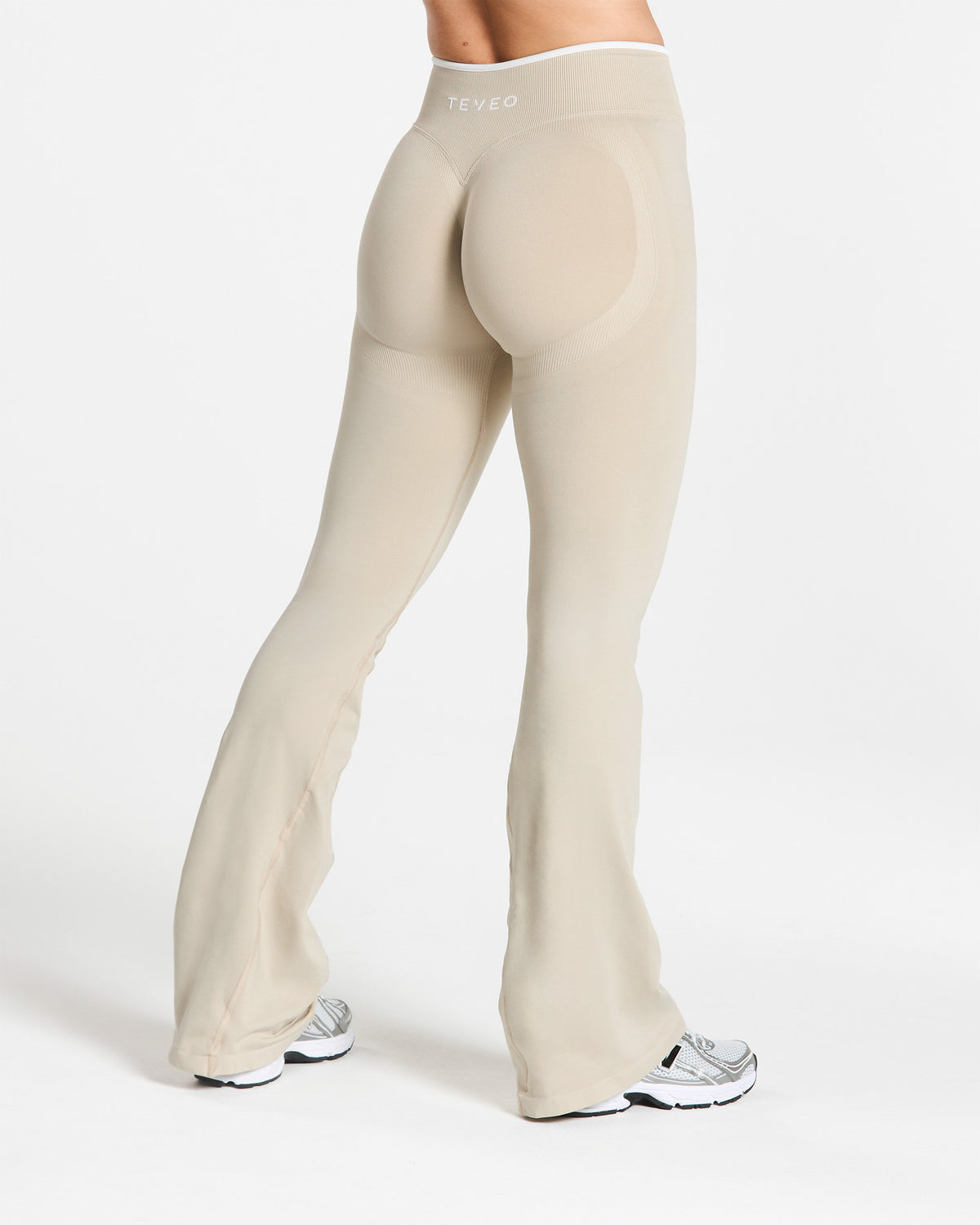 Contrastline Sculpt Scrunch Flared Leggings Tall "Cream"