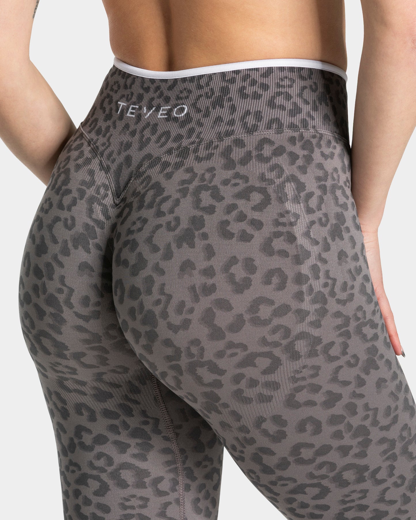 Leggings Sculpt Scrunch Contrastline “Stampa leopardata Grafite"