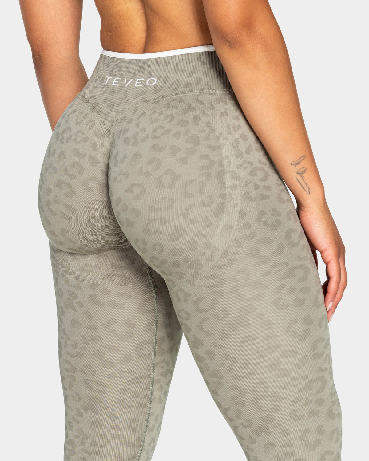 Leggings Sculpt Scrunch Contrastline “Stampa leopardo Cachi"