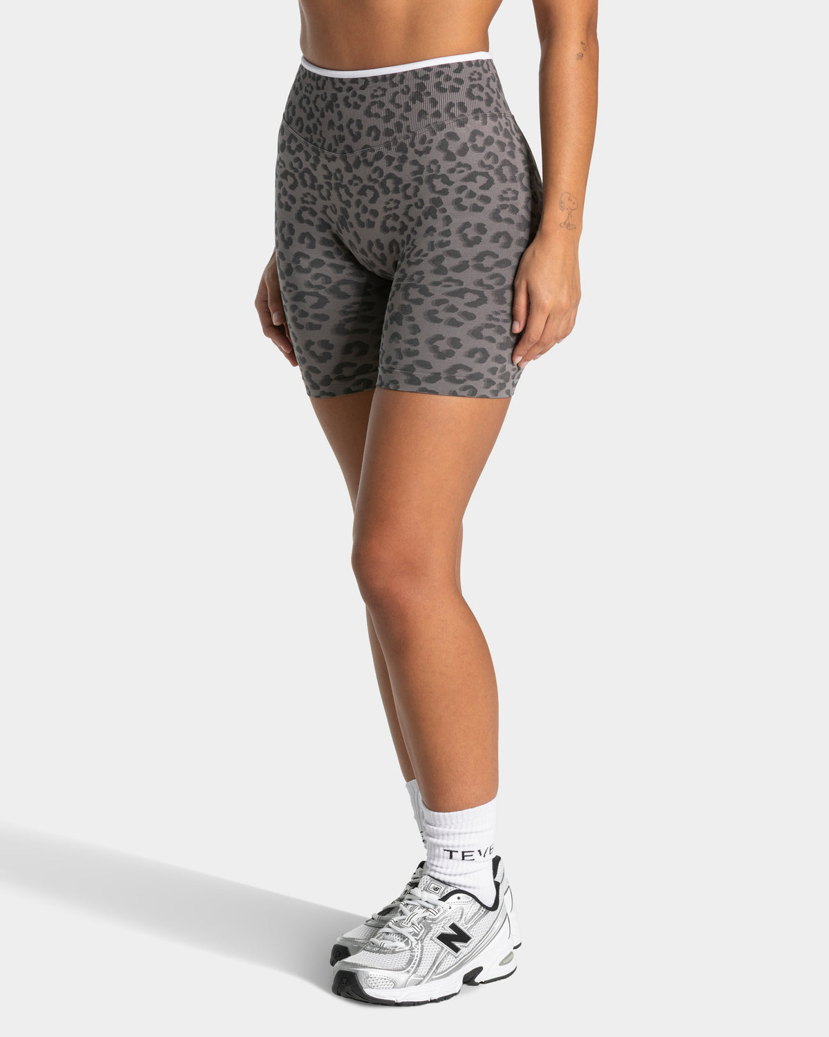 Contrastline Sculpt Scrunch Shorts ‘Graphite Leopard’