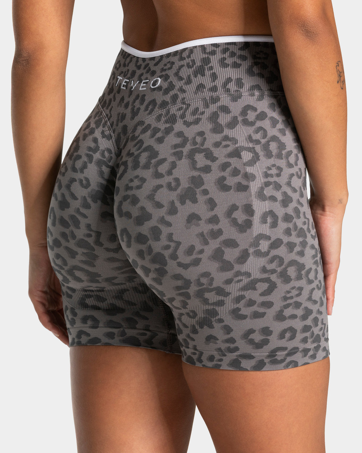 Contrastline Sculpt Scrunch Shorts ‘Graphite Leopard’