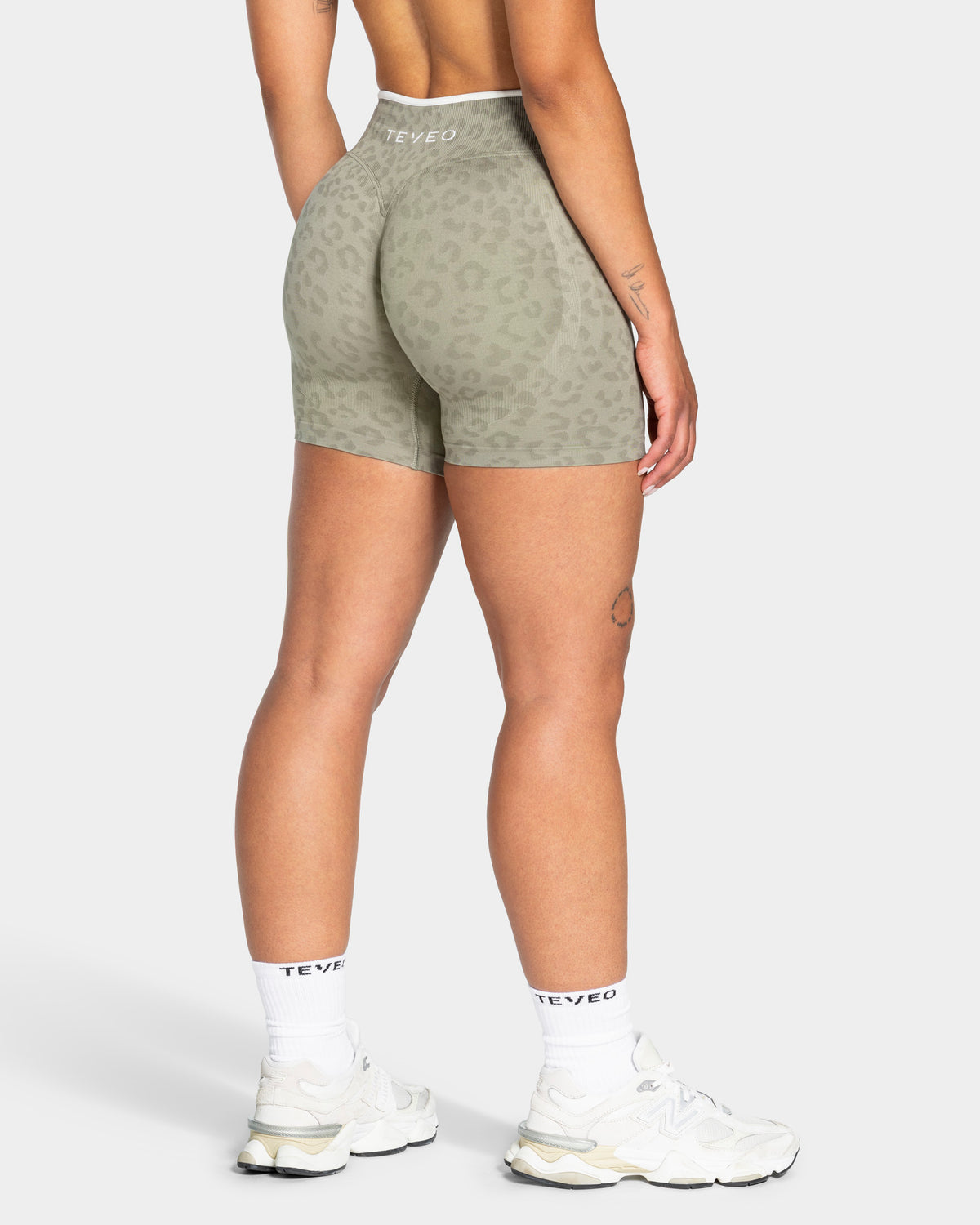 Contrastline Sculpt Scrunch Shorts ‘Khaki Leopard’