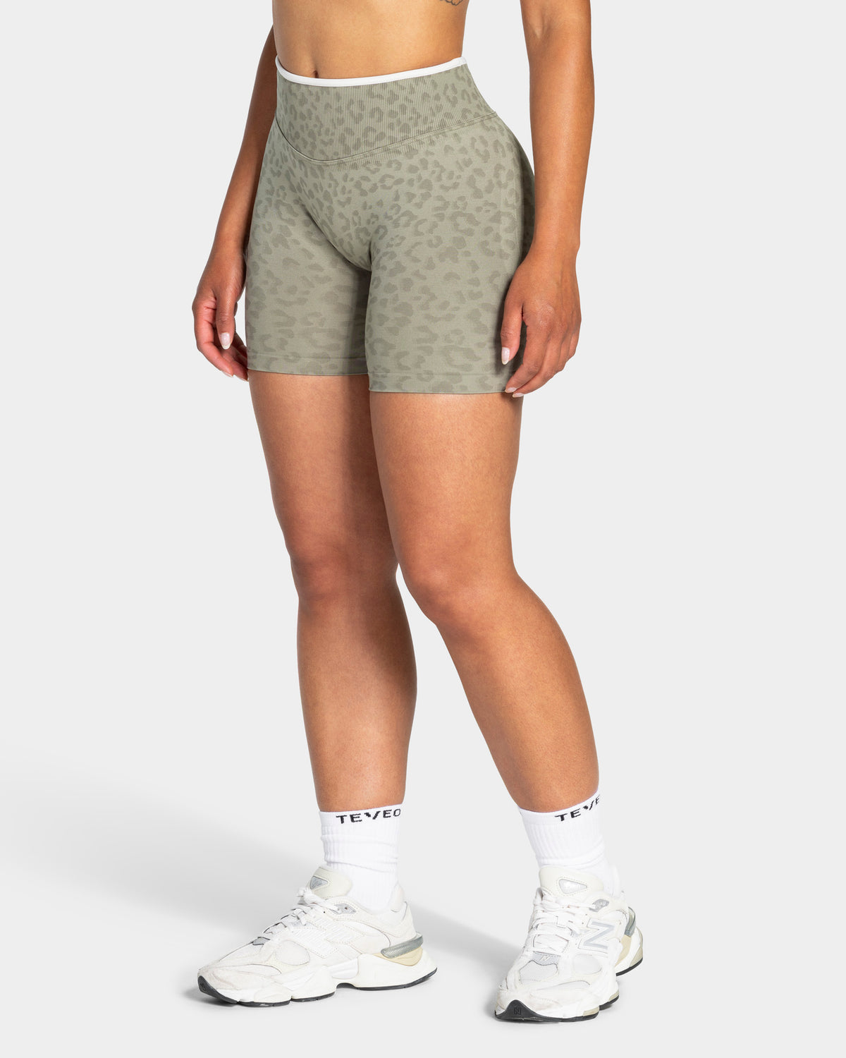 Contrastline Sculpt Scrunch Shorts ‘Khaki Leopard’