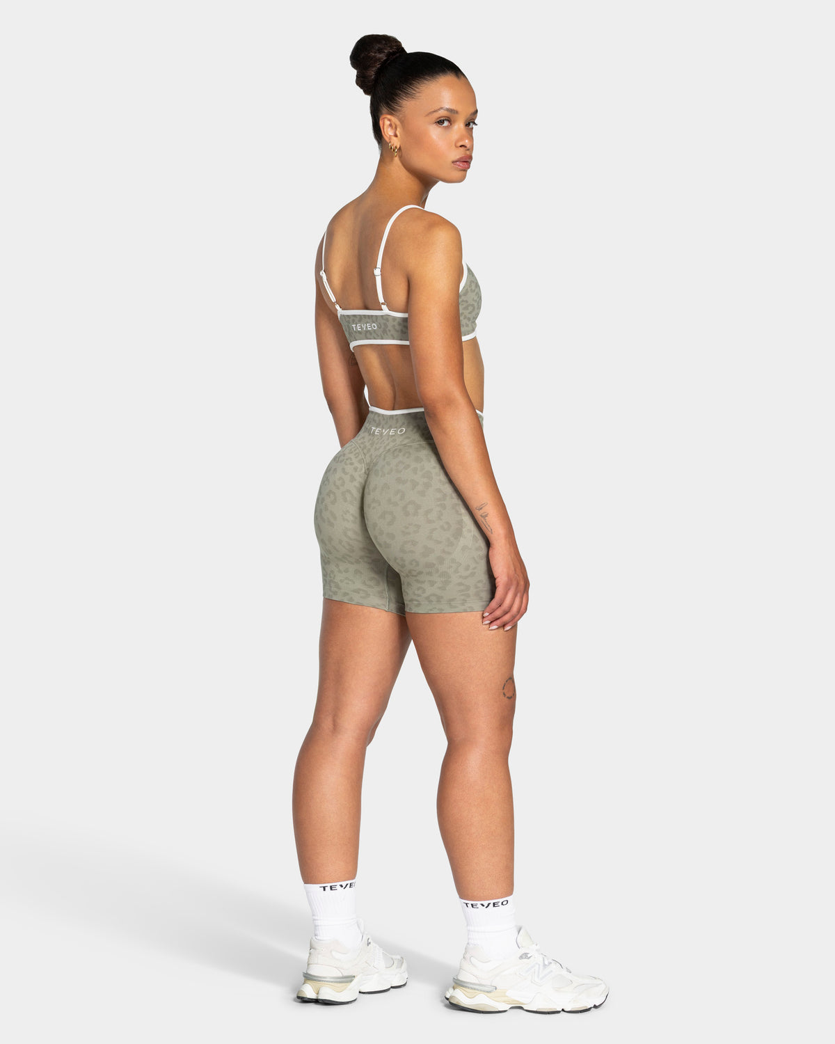 Contrastline Sculpt Scrunch Shorts ‘Khaki Leopard’