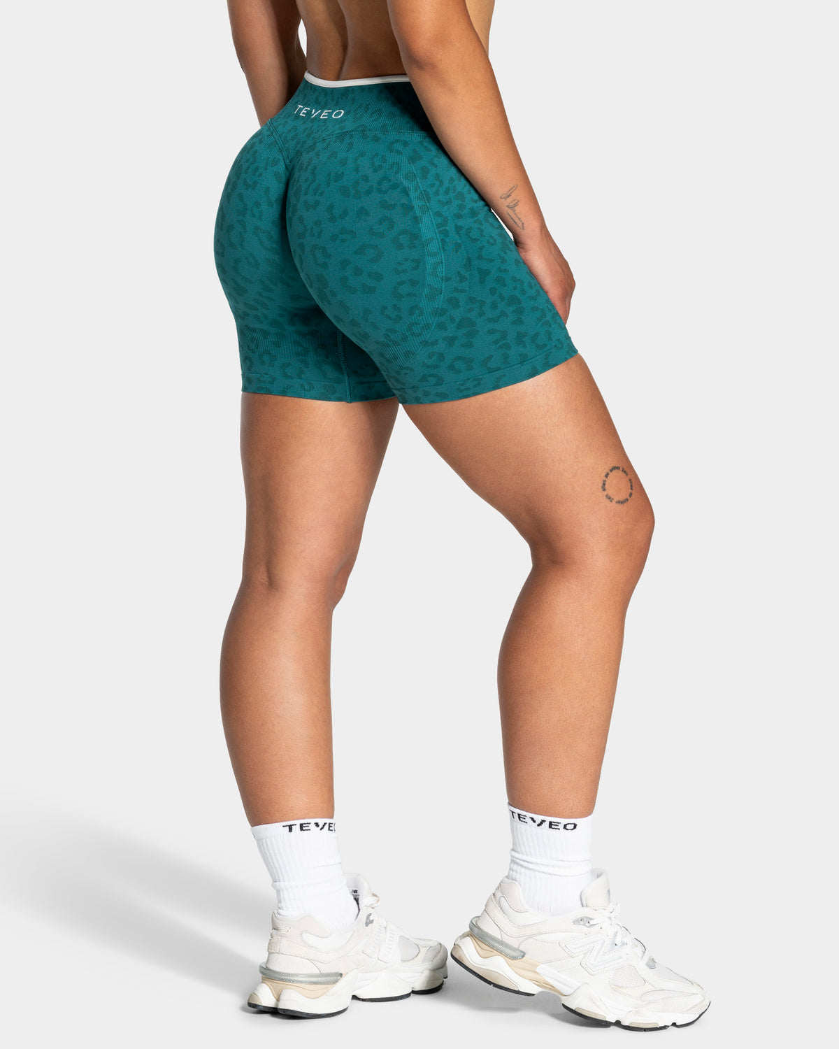 Contrastline Sculpt Scrunch Shorts ‘Petrol Leopard’