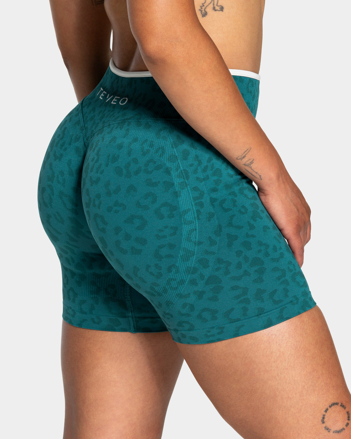 Contrastline Sculpt Scrunch Shorts ‘Petrol Leopard’