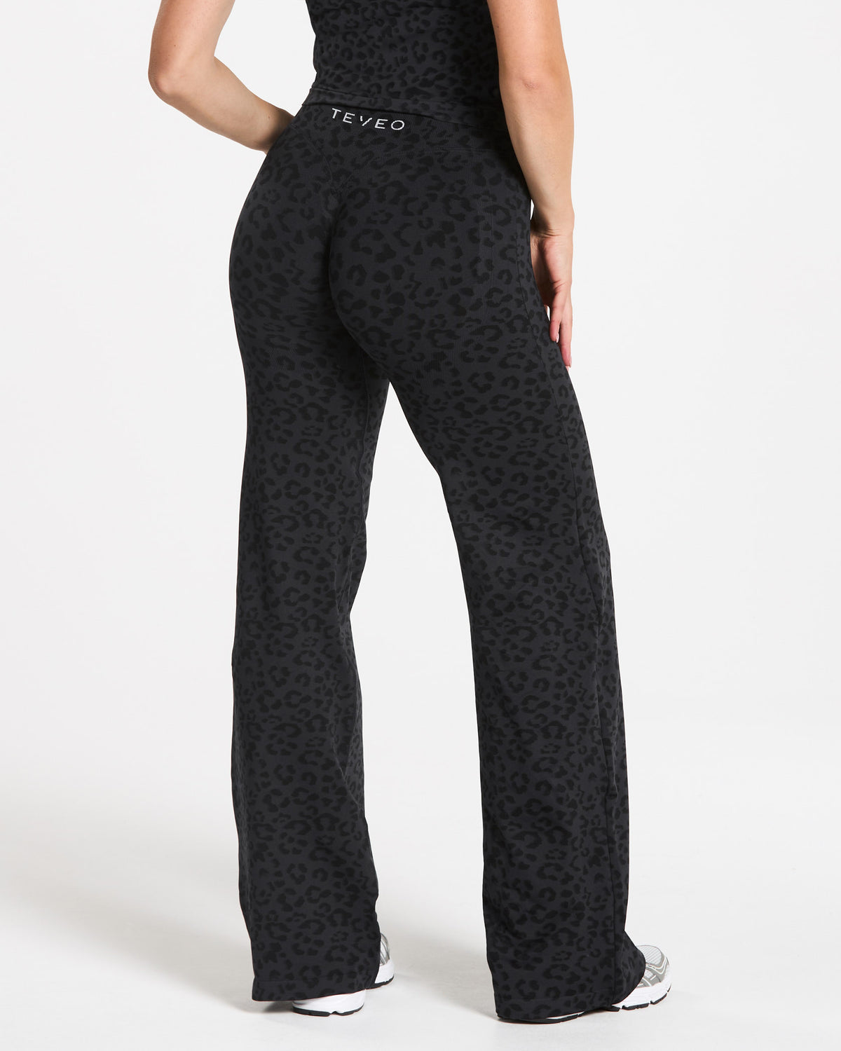 Contrastline Sculpt Scrunch Straight Leg Pants Regular "Leo Schwarz"