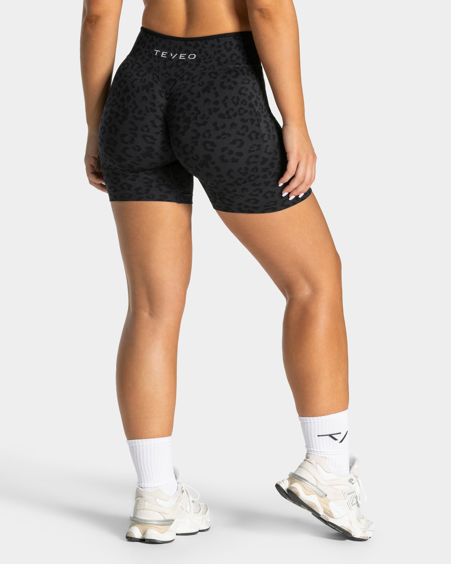 Contrastline Sculpt Scrunch Shorts ‘Black Leopard’