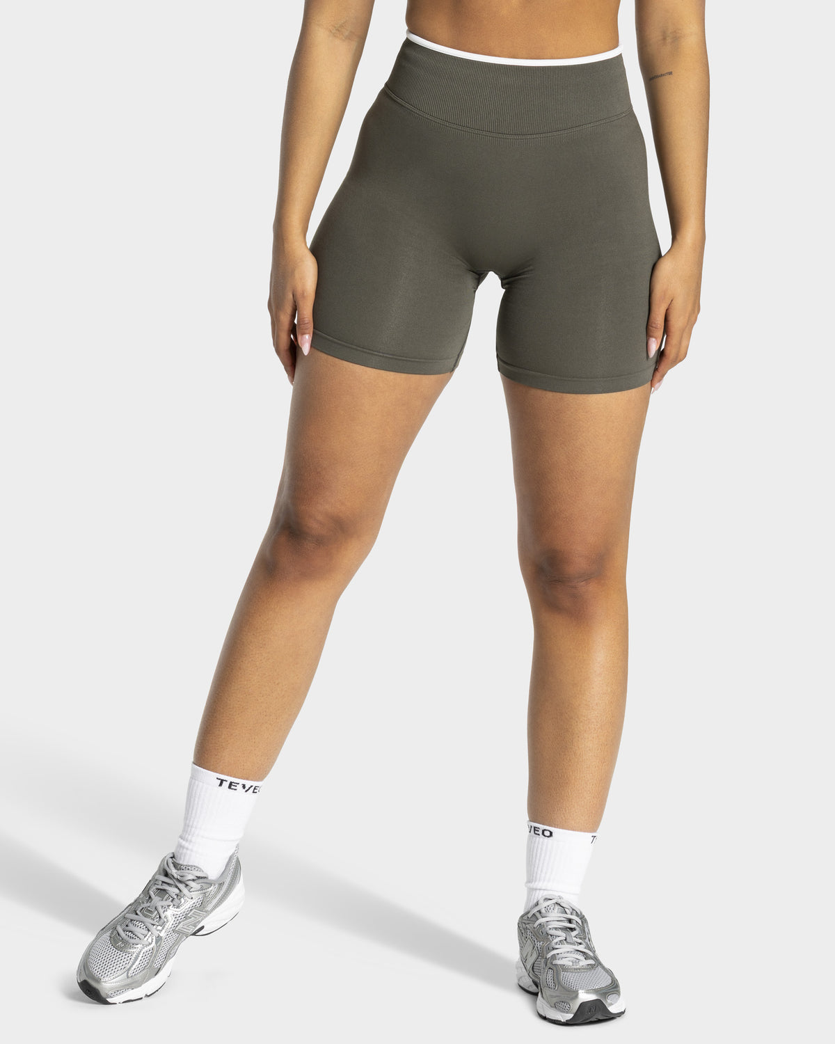 Contrastline Shorts ‘Khaki’