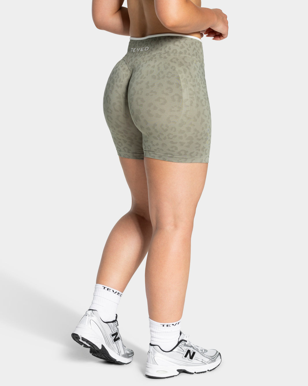 Contrastline Shorts ‘Khaki Leopard’