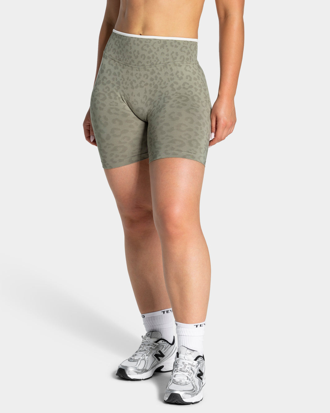 Contrastline Shorts ‘Khaki Leopard’