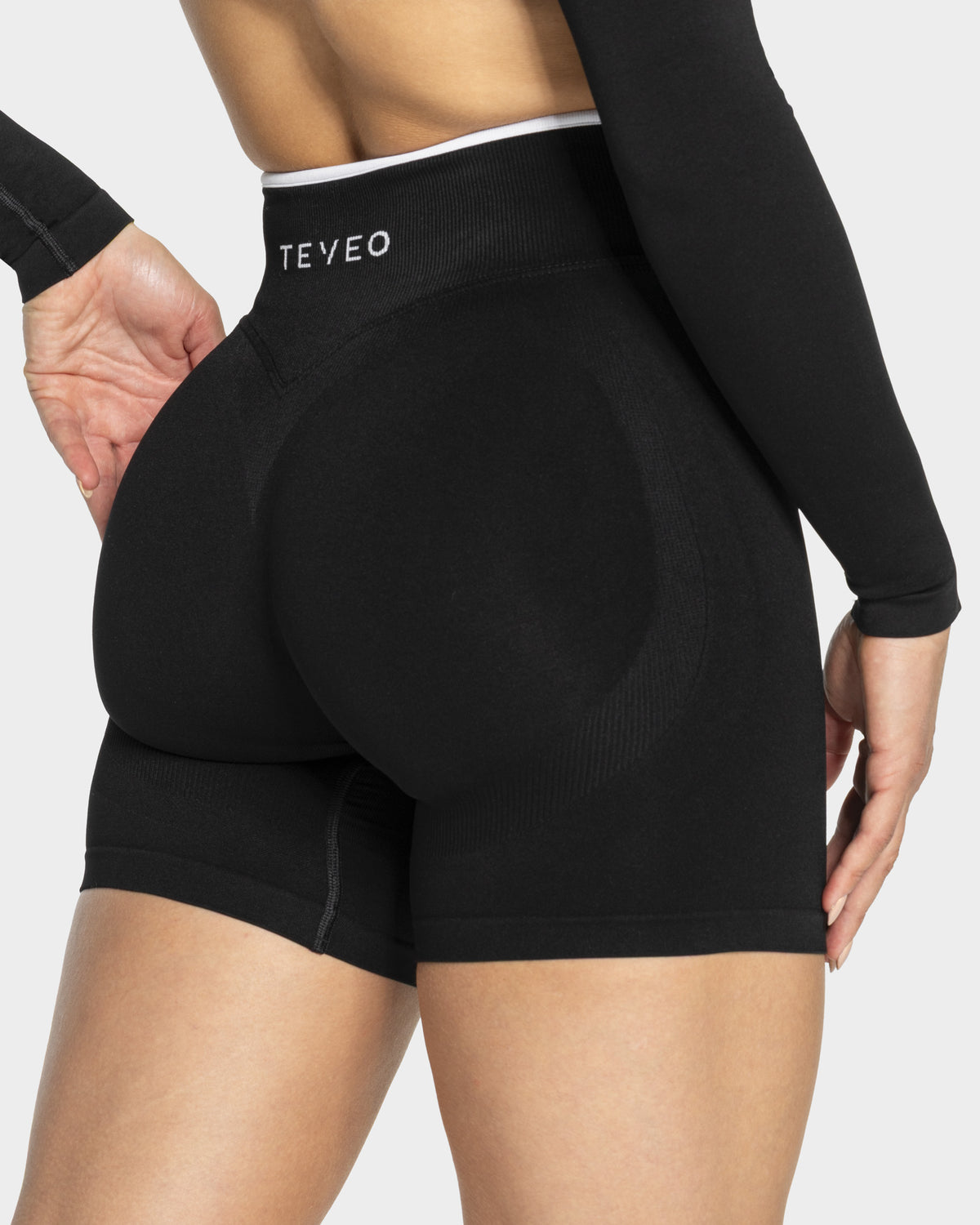 Contrastline Shorts ‘Black’