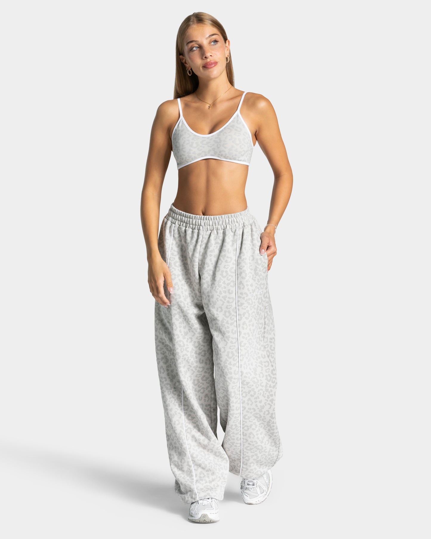 Contrastline Wide Leg Joggers ‘Light Grey Leopard’