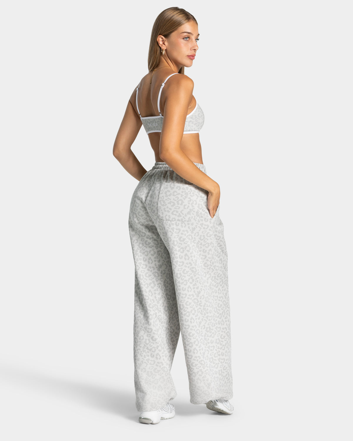 Contrastline Wide Leg Joggers ‘Light Grey Leopard’
