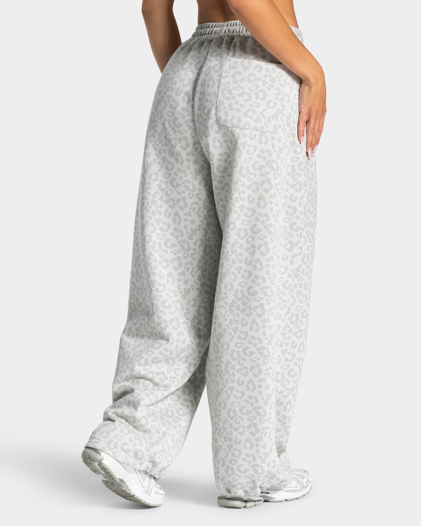 Contrastline Wide Leg Joggers ‘Light Grey Leopard’