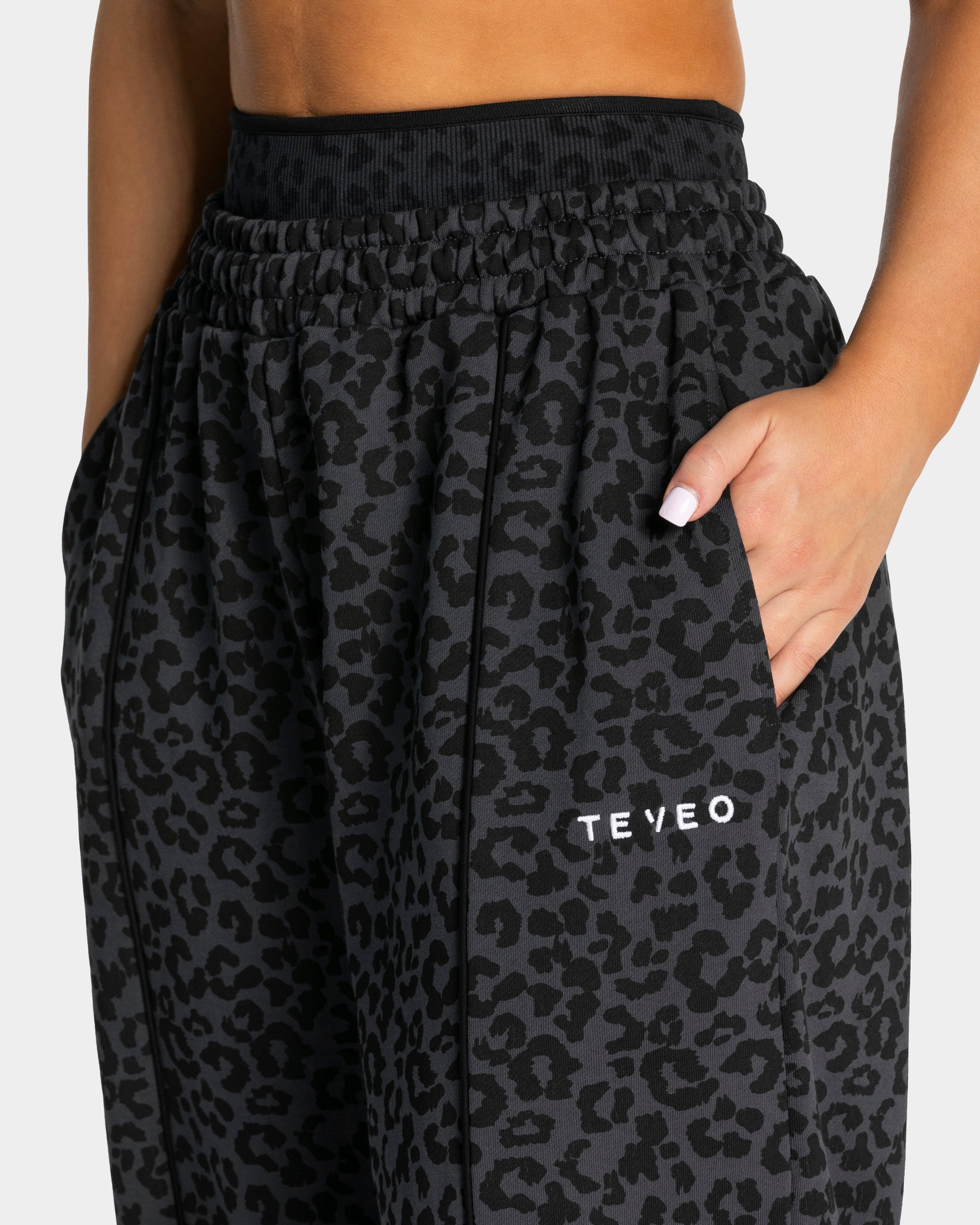 Contrastline Wide Leg Joggers 'Black Leopard'