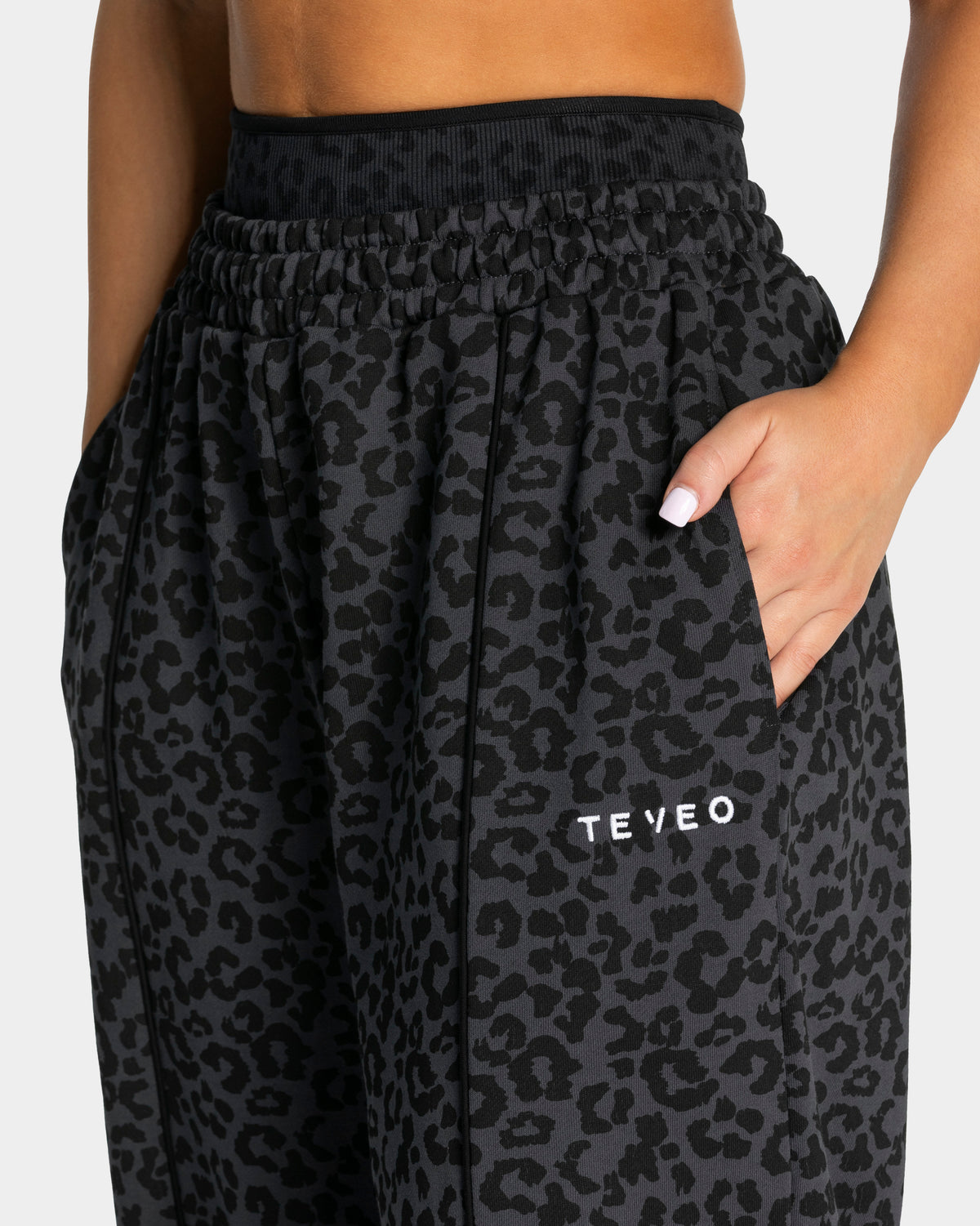 Contrastline Wide Leg Joggers ‘Black Leopard’