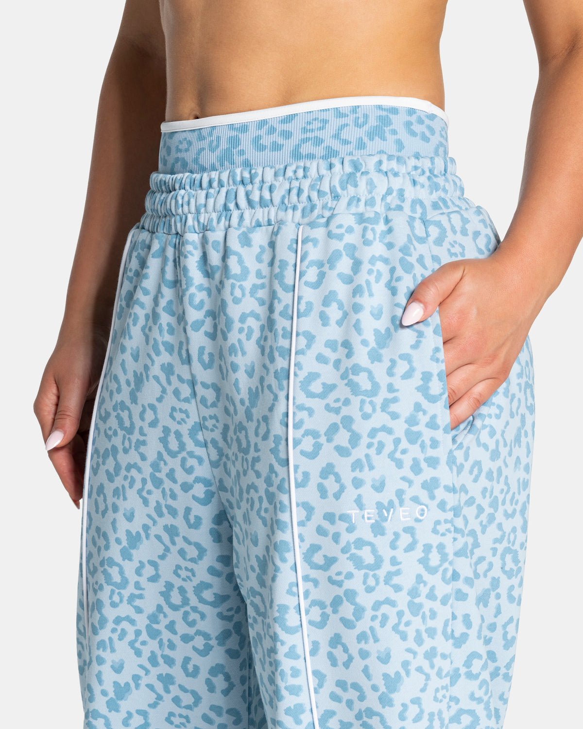 Contrastline Wide Leg Joggers ‘Baby Blue Leopard’