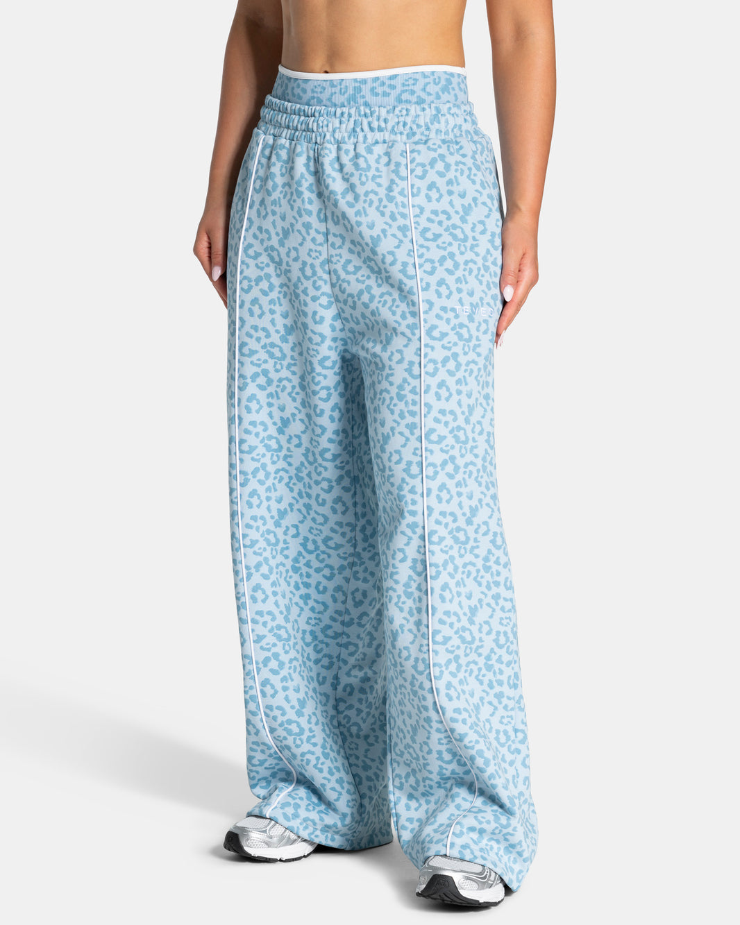 Contrastline Wide Leg Joggers ‘Baby Blue Leopard’