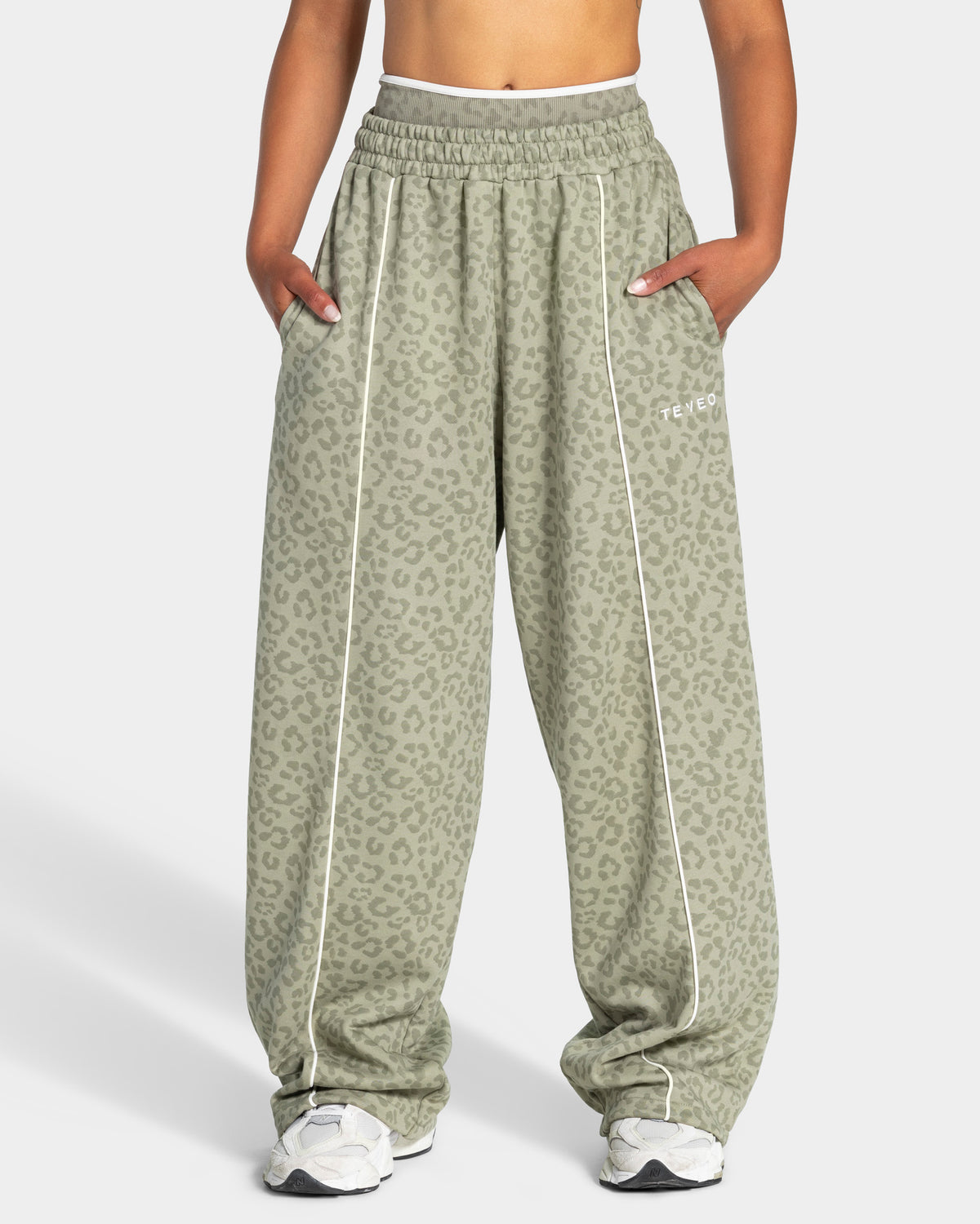 Contrastline Wide Leg Joggers ‘Khaki Leopard’