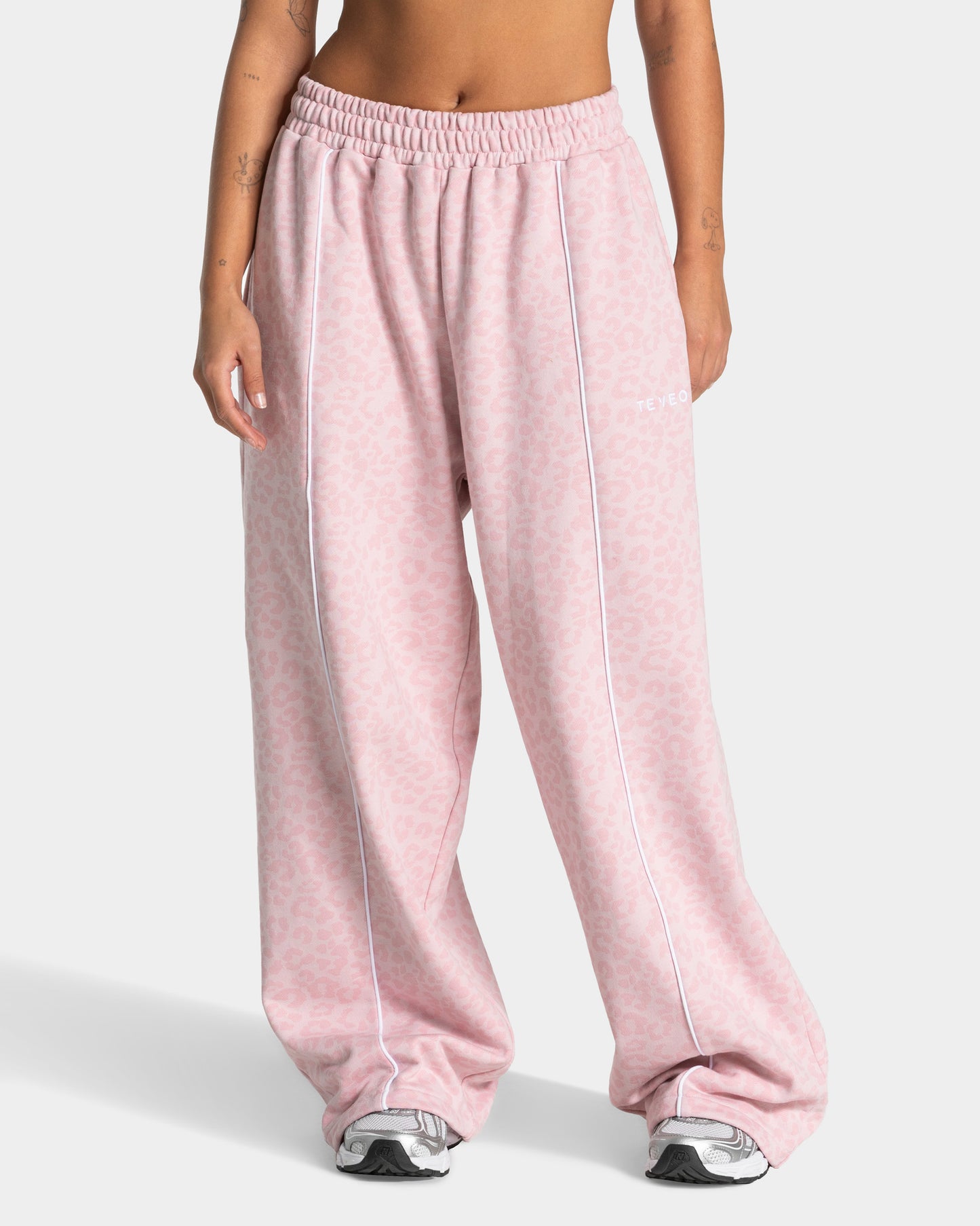 Contrastline Wide Leg Joggers ‘Light Pink Leopard Print’