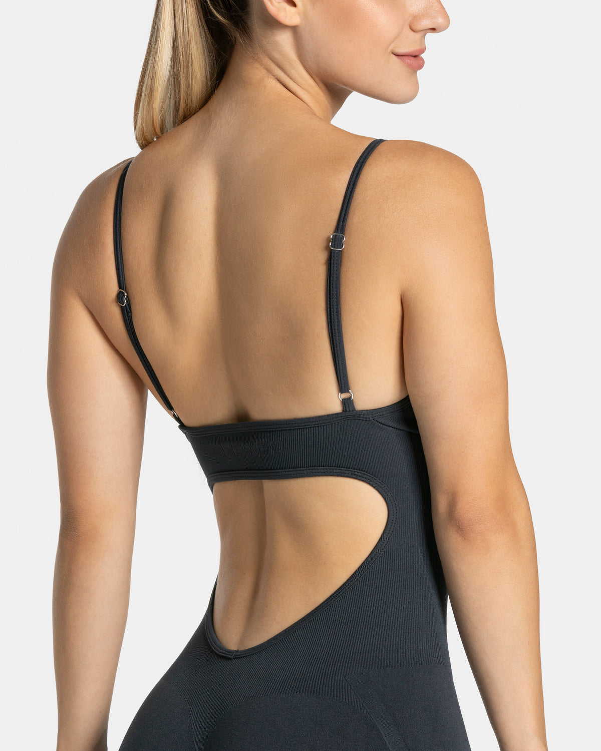 Kombinezon krótki Essence V-Back Covert Scrunch „Ebony”