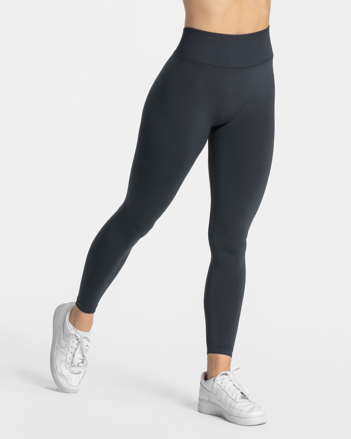 Essence V-Back Covert Scrunch Leggings ‘Ebony’