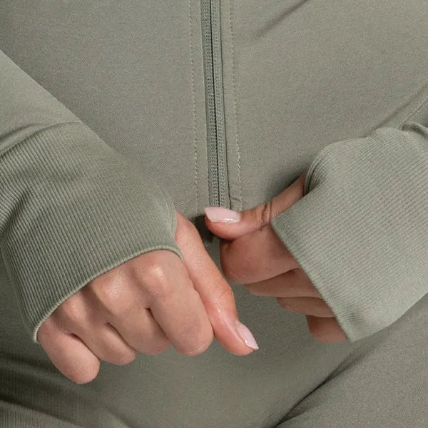 FEM_W_Shaping_Zip_Jacke2_Daumenlöcher