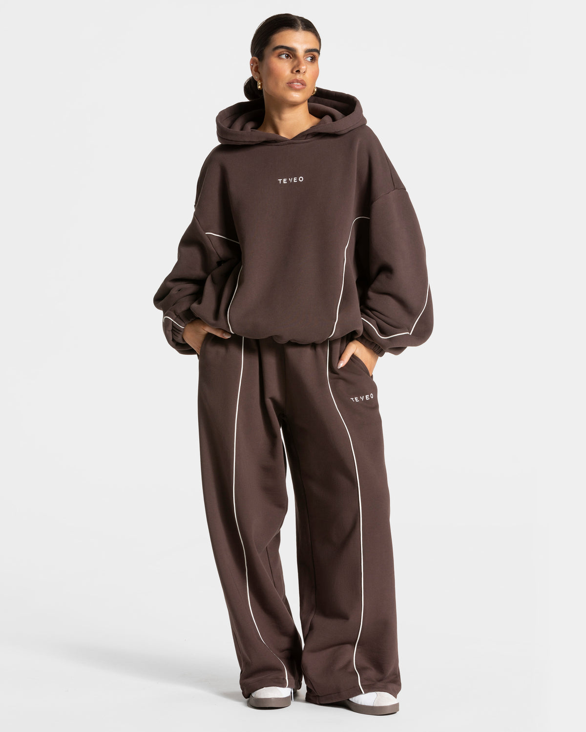Contrastline Hooded Sweater ‘Espresso’