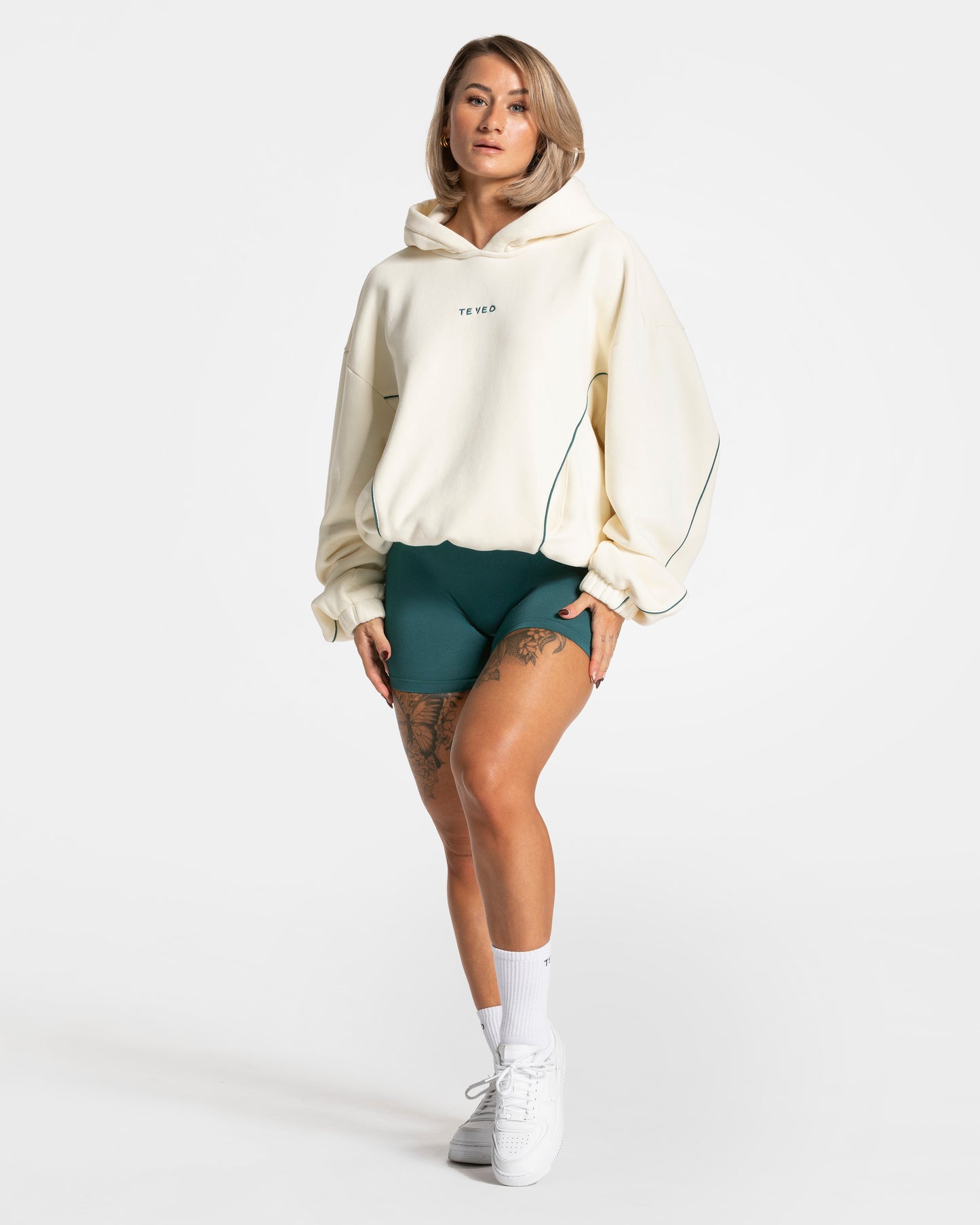 Contrastline Hooded Sweater "Off White"