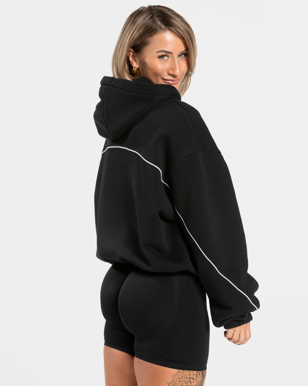 Contrastline Hooded Sweater ‘Black’