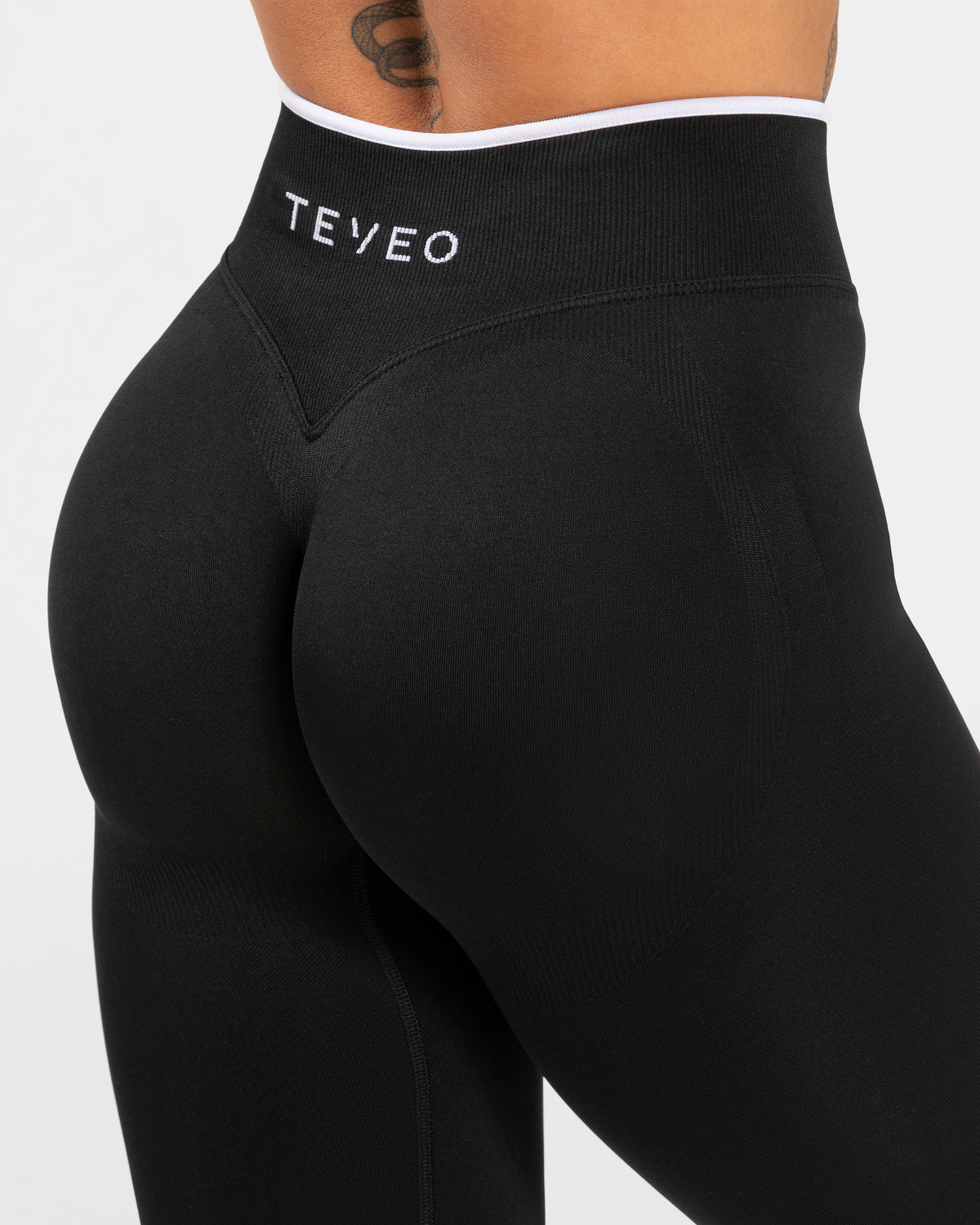 Contrastline Sculpt Scrunch Leggings ‘Black’