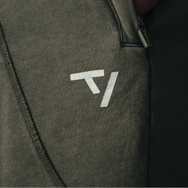 LAY_M_Shorts2_Logo