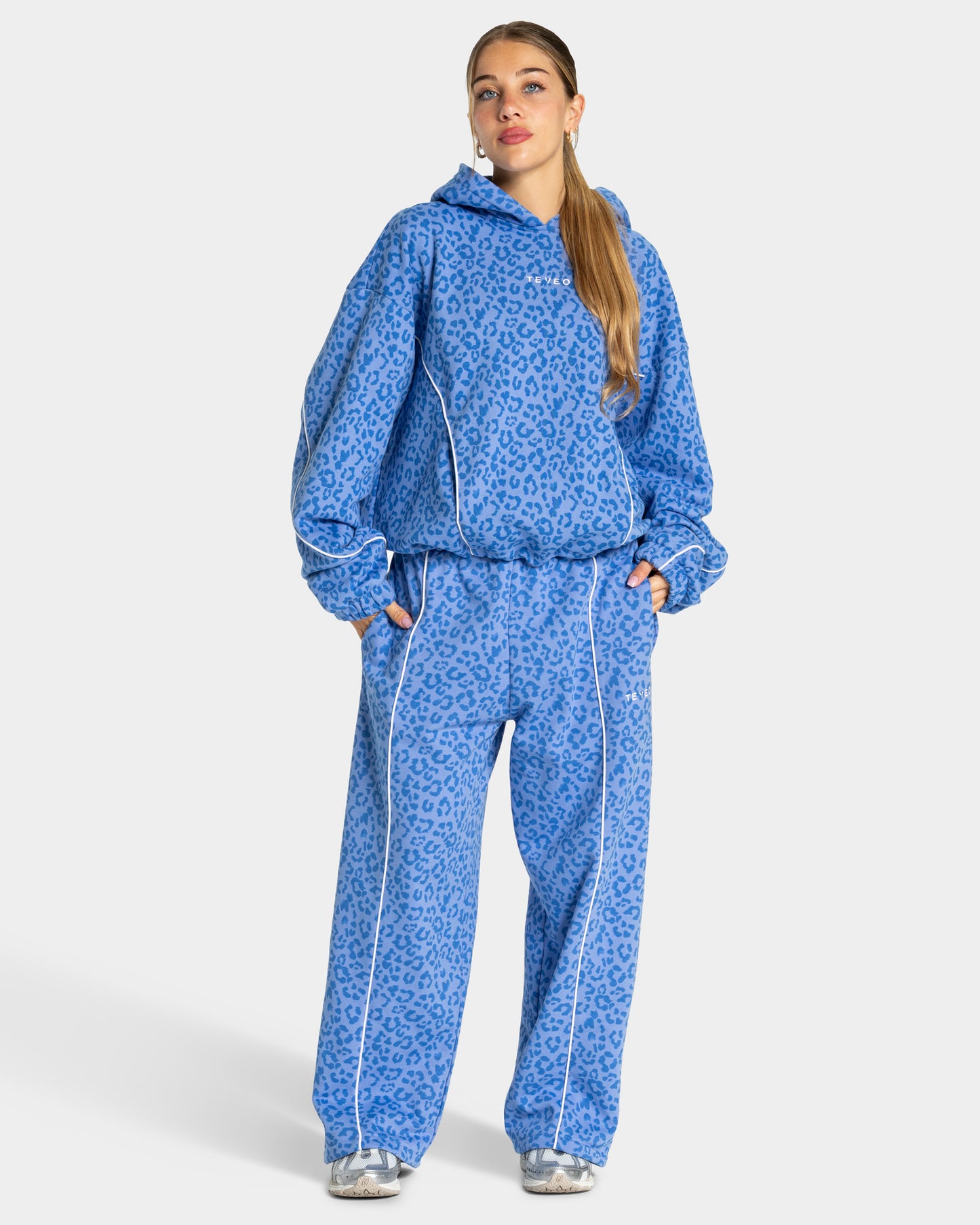 Contrastline Hooded Sweater ‘Azure Leopard Print’