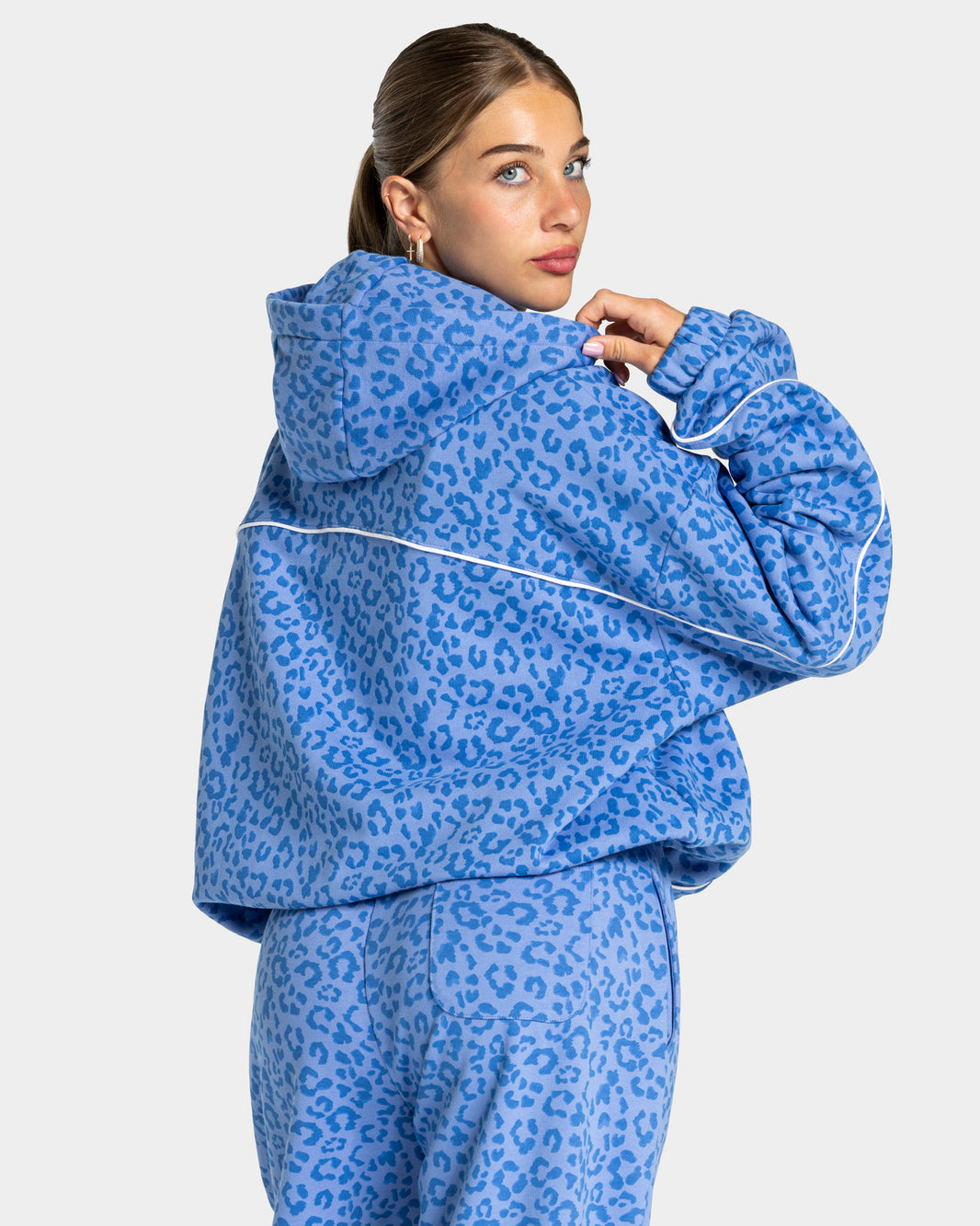 Contrastline Hooded Sweater ‘Azure Leopard Print’