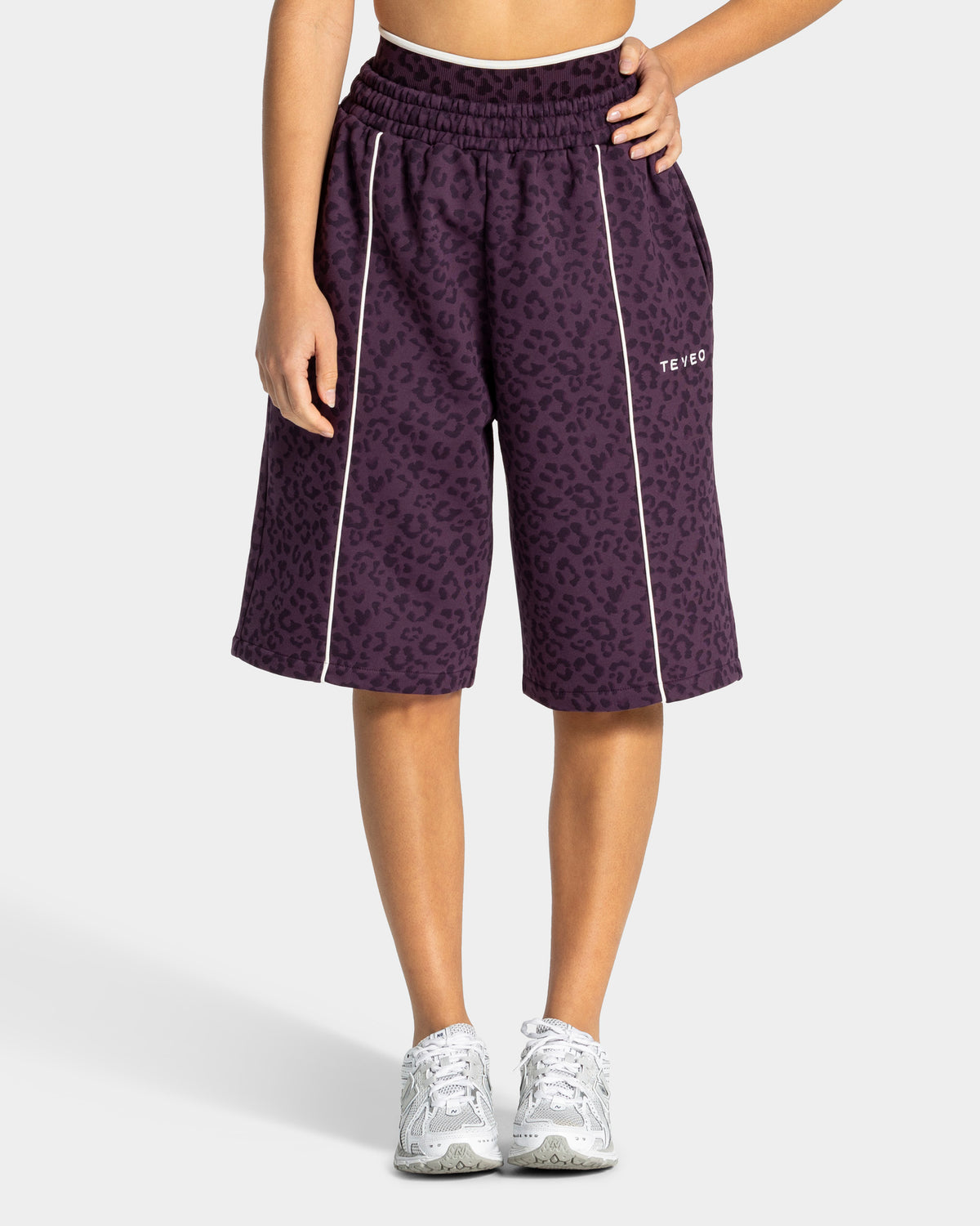 Contrastline Oversized Jorts ‘Blackberry Leopard Print’