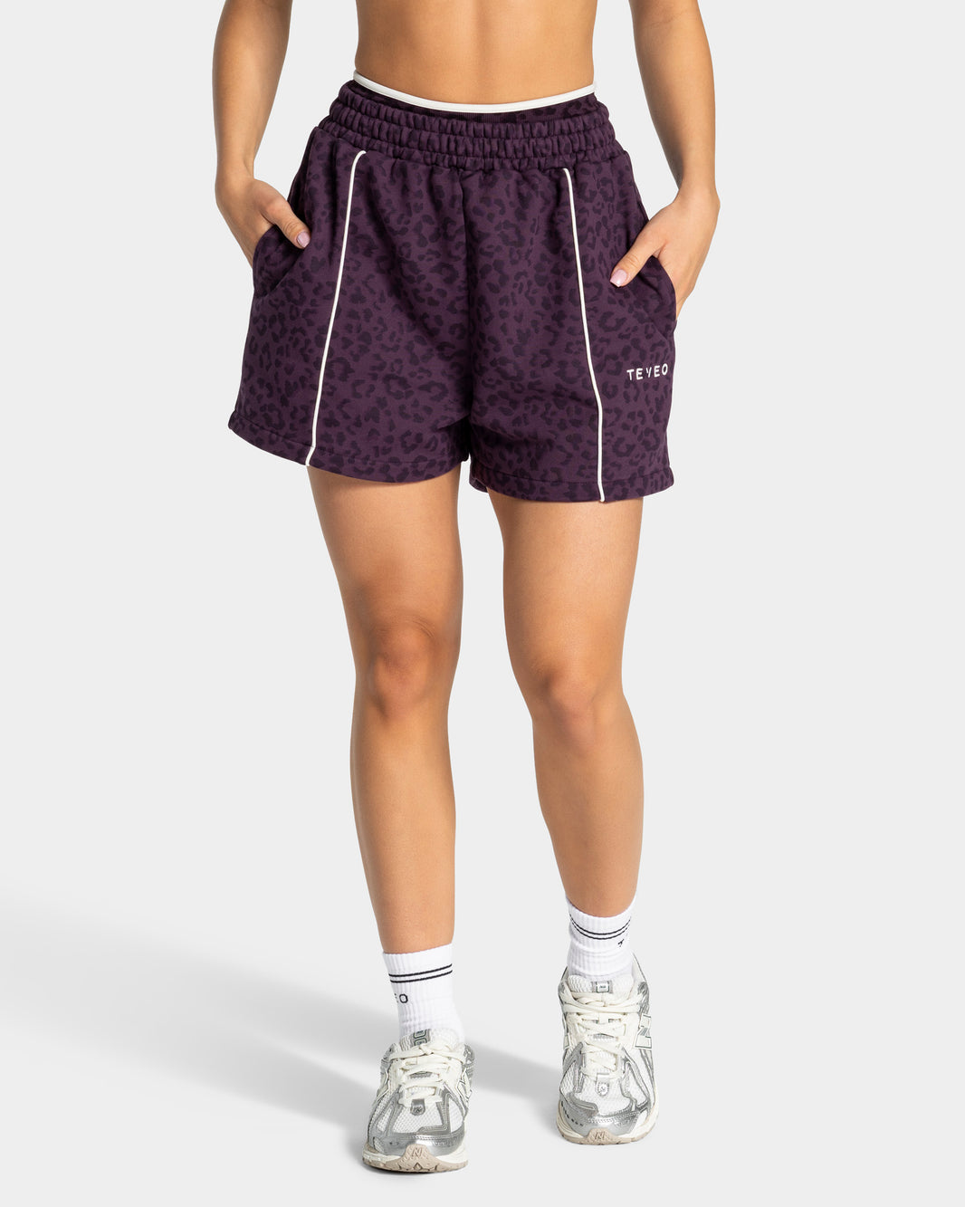 Contrastline Oversized Shorts ‘Blackberry Leopard Print’