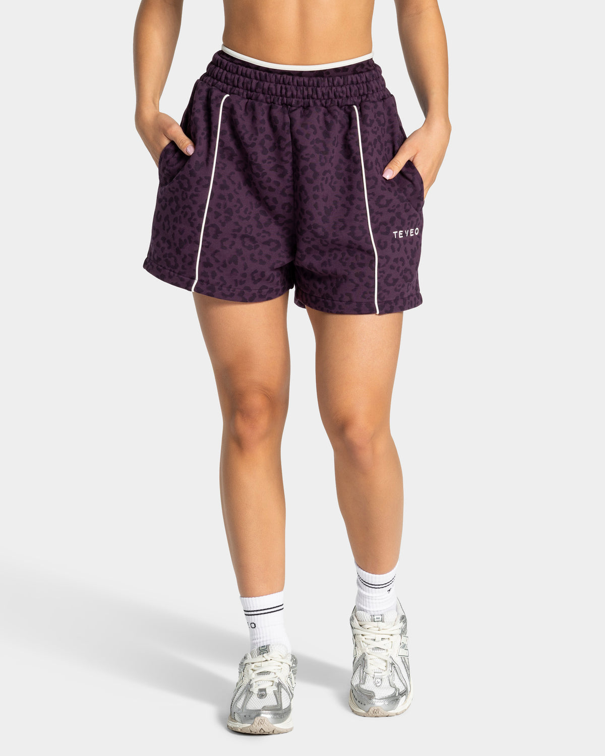 Contrastline Oversized Shorts ‘Blackberry Leopard Print’