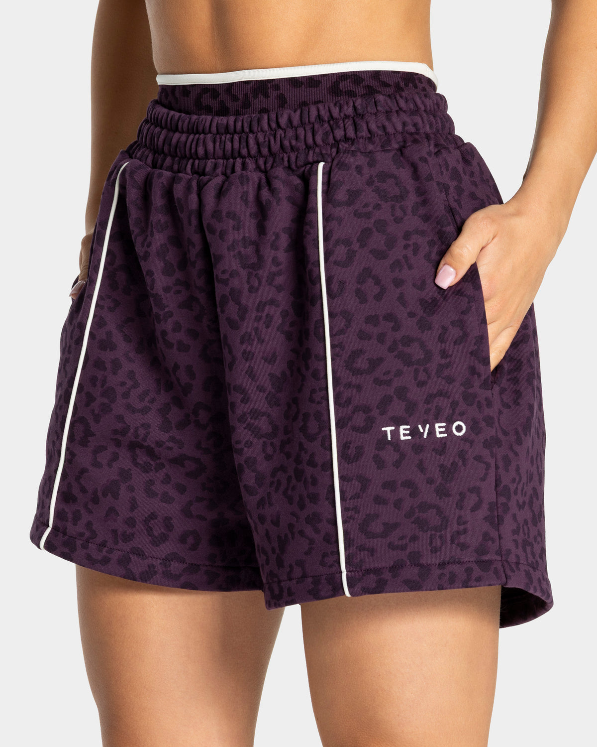 Contrastline Oversized Shorts ‘Blackberry Leopard Print’
