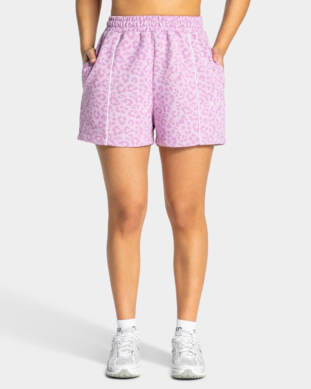 Shorts oversize Contrastline “Stampa leopardata Orchid"