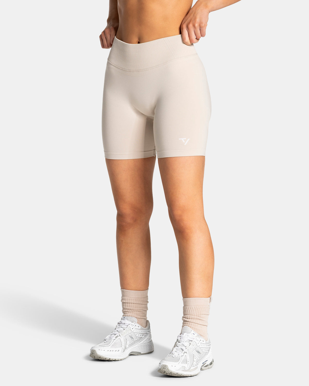 Shorts Lift Sculpt Scrunch “Cream”