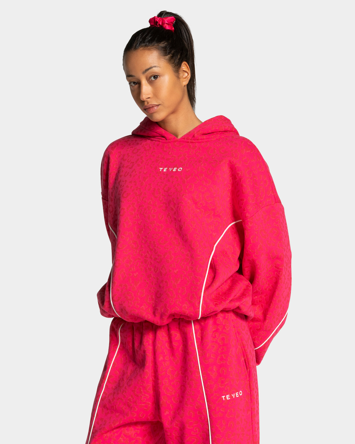 Bluza z kapturem Contrastline „Panterka – berry”