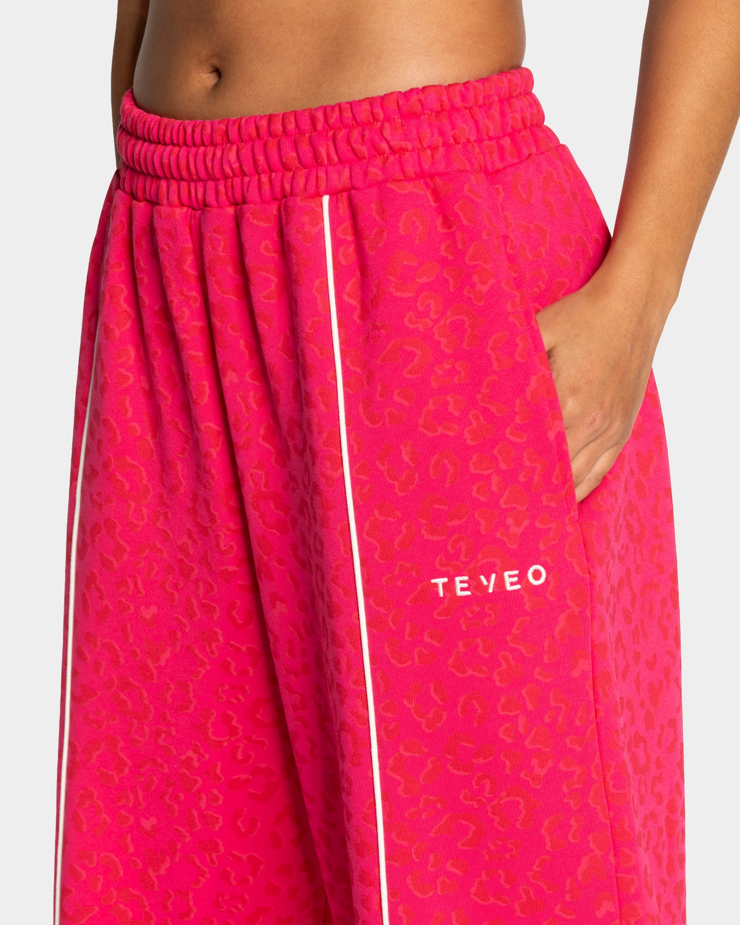 Contrastline Wide Leg Jogger ‘Berry Leopard’