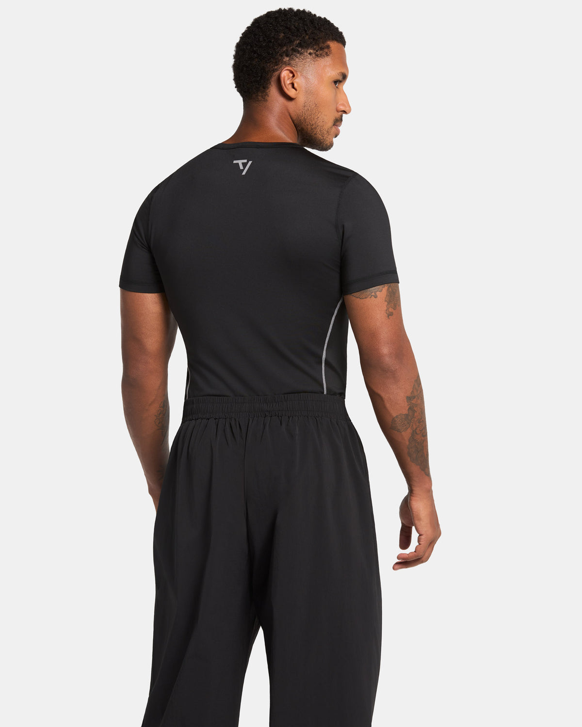 LIFT. DEPT. Fitted T-Shirt "Schwarz"