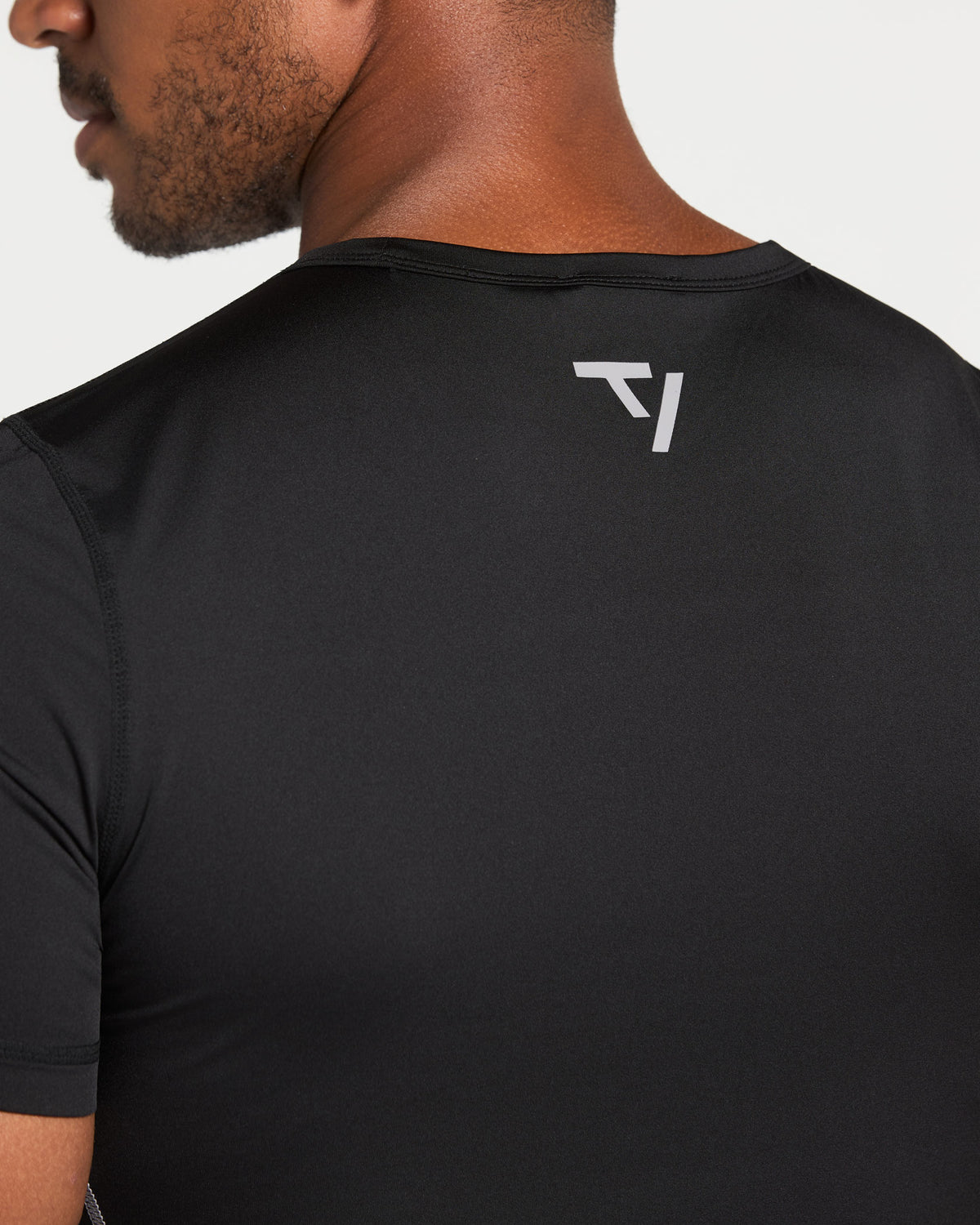 LIFT. DEPT. Fitted T-Shirt "Schwarz"