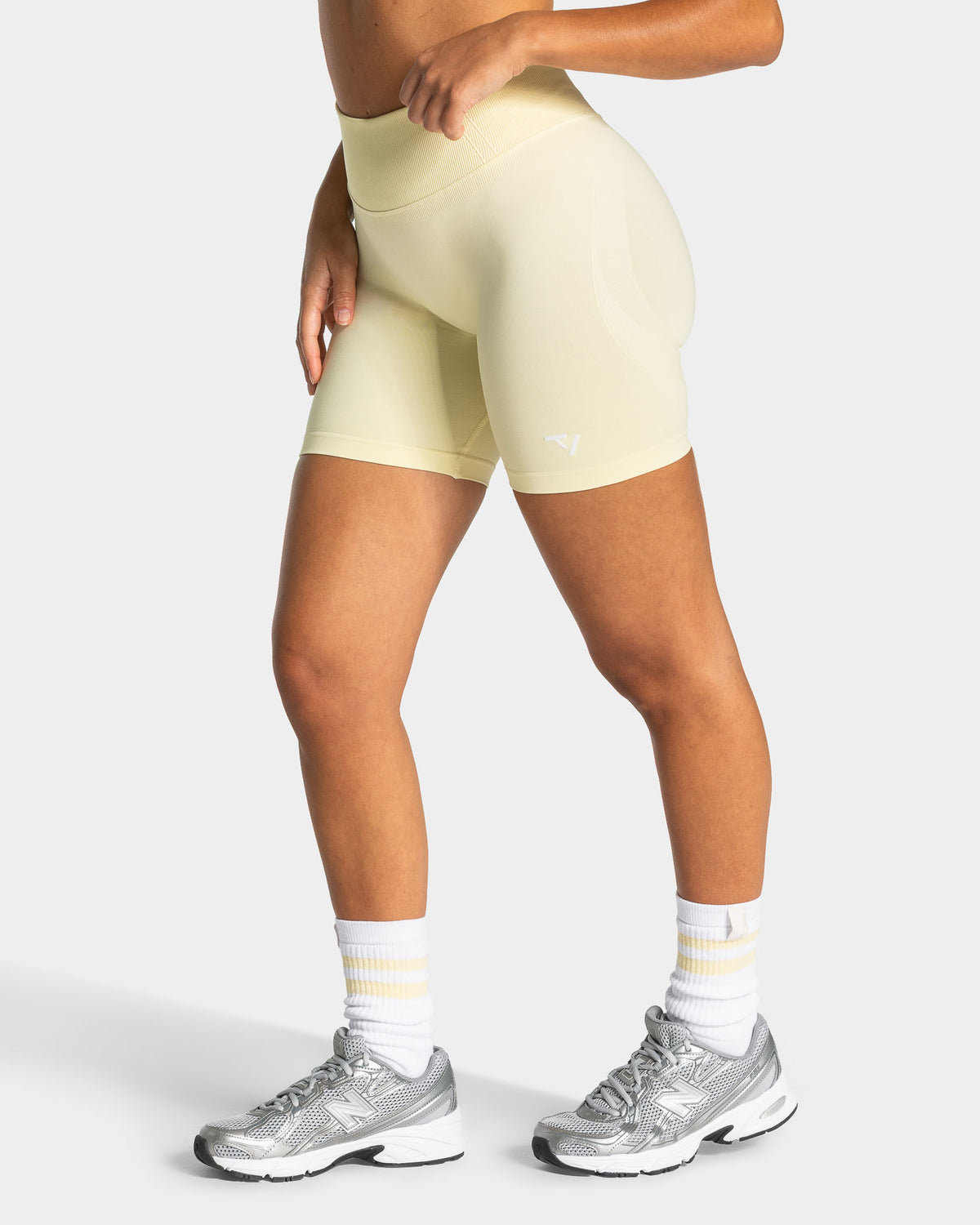 Lift Sculpt Scrunch Shorts ‘Butter Yellow’