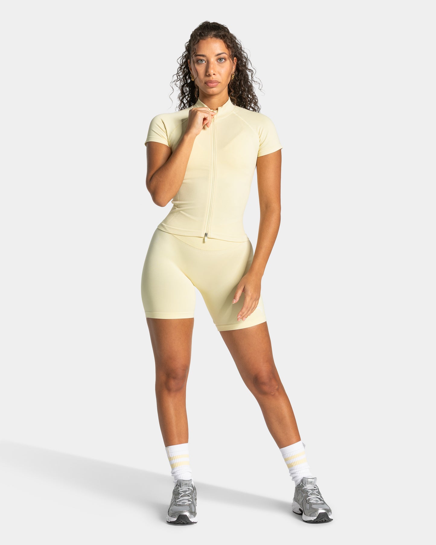 Haut à manches courtes zippé Lift « Butter Yellow »
